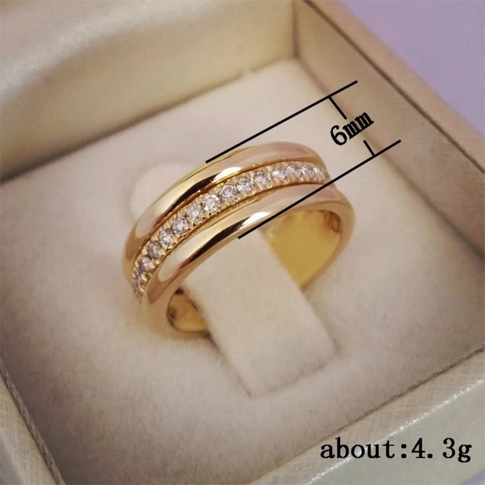 Classic Wedding Ring w. Middle Paved CZ Stones - Picture 2 of 3